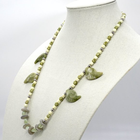 Jade color natural stone necklace with leaves stone accents. - Picture 3 of 5